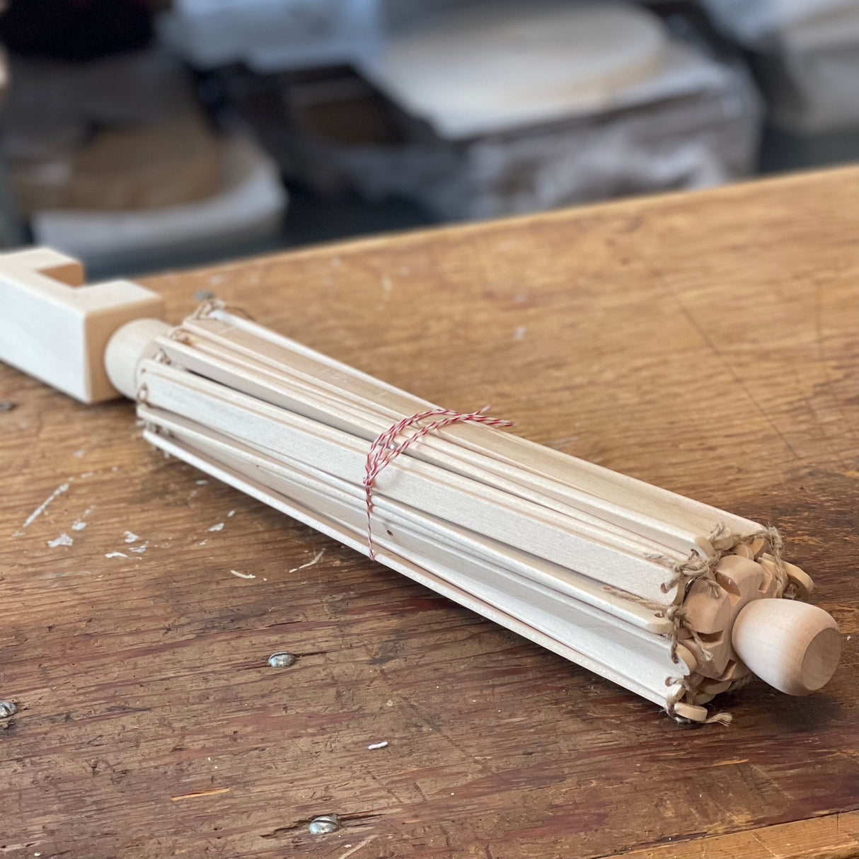 Umbrella Swift Yarn Winder, Wooden (Birch)24"