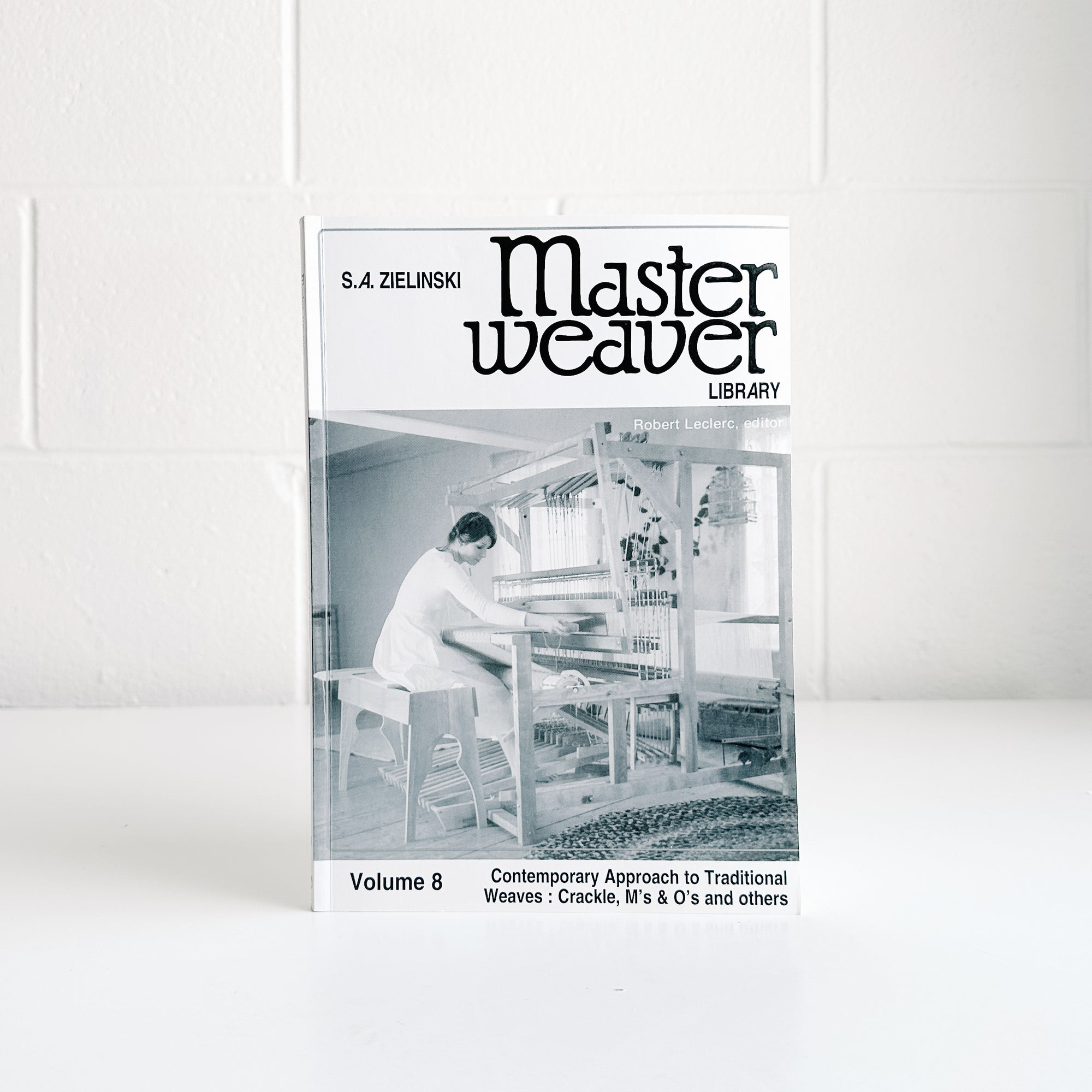 MASTER WEAVER LIBRARY by S. A . ZIELINSKI - Vol. 8 - Contemporary Approach to Traditional Weaves: Crackle,M's & O's and Others